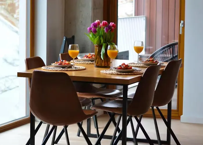 Luxury Penthouse In Area, Balcony & Parking Lägenhet *