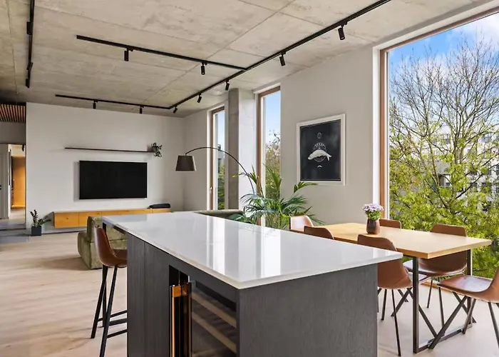 Luxury Penthouse In Area, Balcony & Parking * Tallin