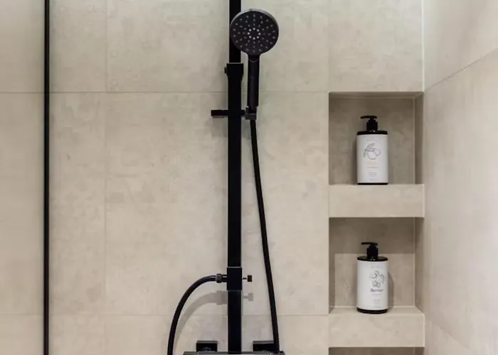 Luxury Penthouse In Area, Balcony & Parking Lägenhet